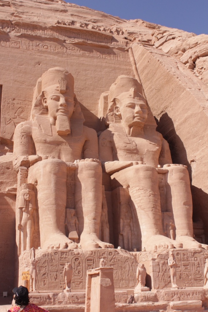 Guide to sightseeing Abu Simbel, Egypt in a day trip with kids | www.carriereedtravels.com